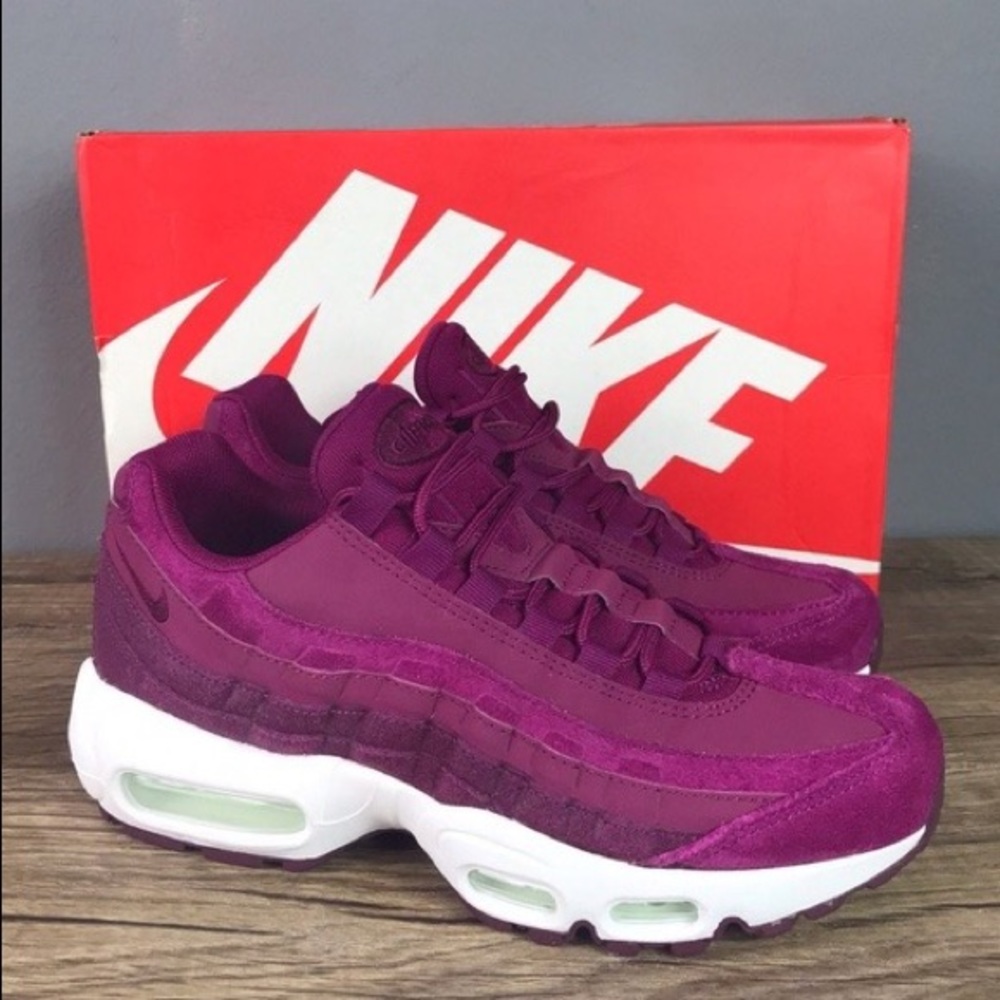 Nike Air Max 95 Premium “True Berry” Women’s Sneakers…Sz: 7….Brand New in Box